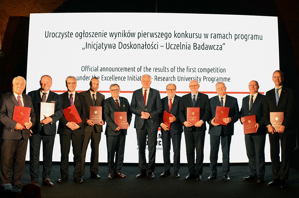 Reprezentanci wszystkich uczelni wybranych w pierwszym konkursie programu „Inicjatywa Doskonałości – Uczelnia Badawcza”