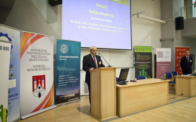 Prof. Roman Marcinkowski prowadzący sesję otwarcia III Forum Budowlanego Płock 2014