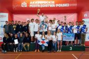 Zdjęcie medalistów Akademickich Mistrzostw Polski w żeglarstwie w klasyfikacji uczelni technicznych 